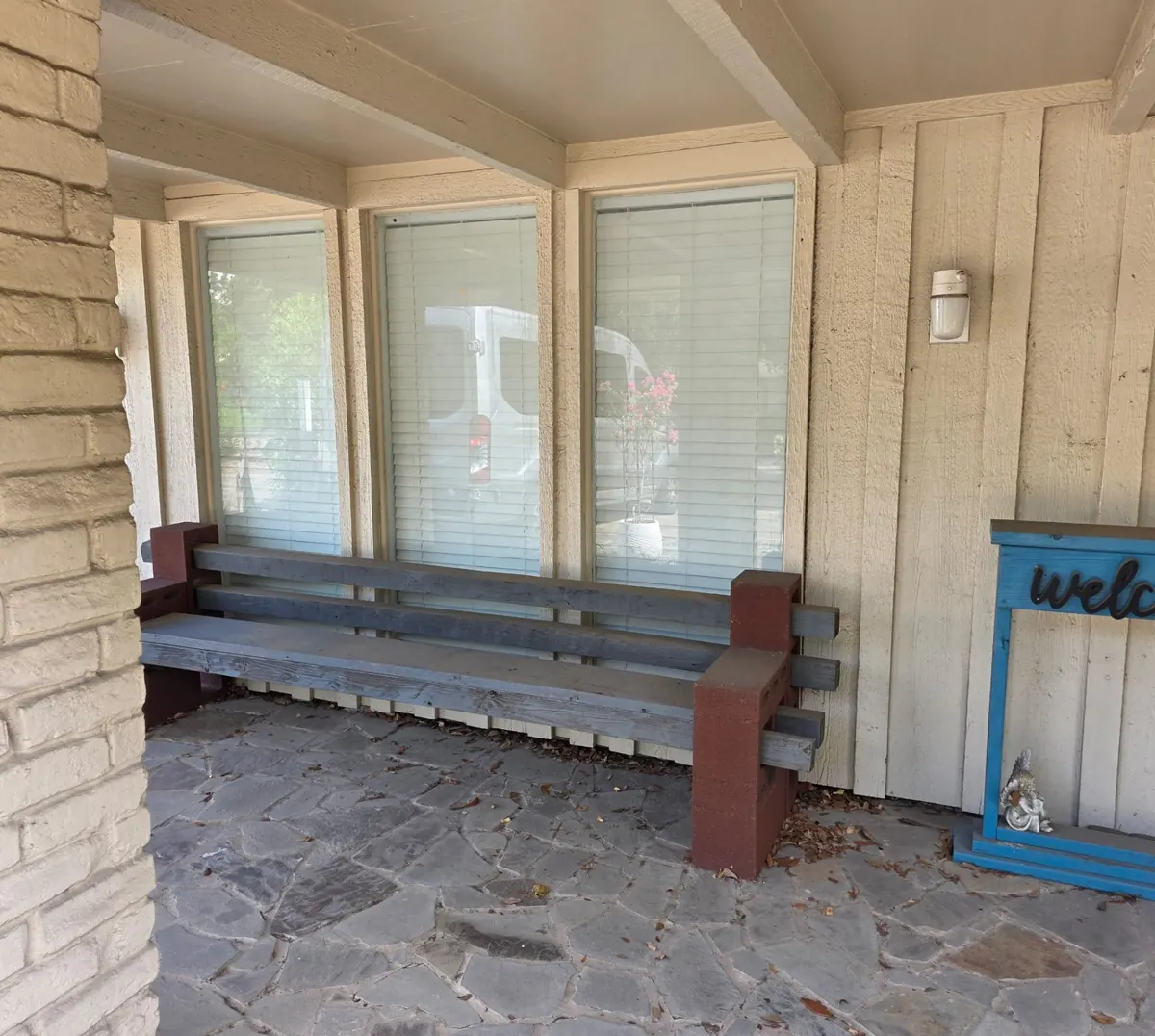 Ventanas restauradas en porche residencial de Houston