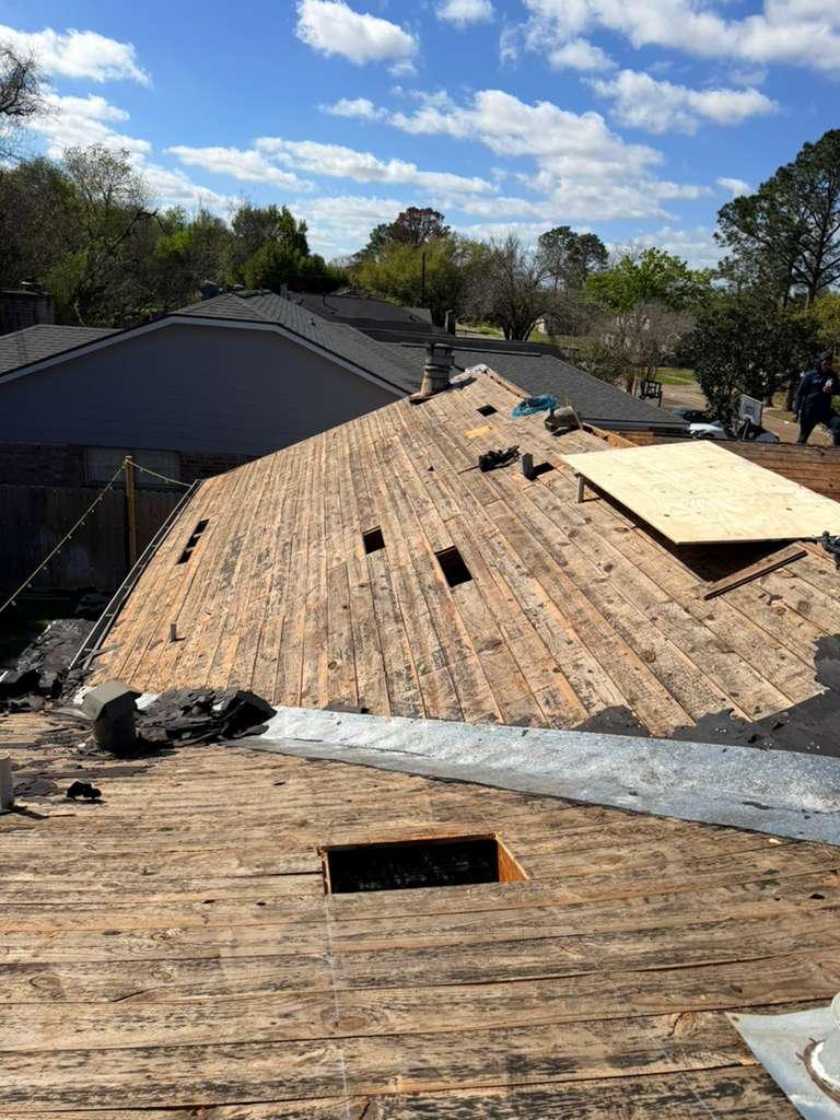 Reemplazo de decking y estructura interna del techo.